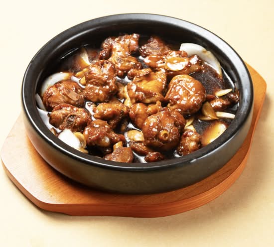 Classic Taiwanese Three-Cup Chicken / 台味现炒三杯鸡